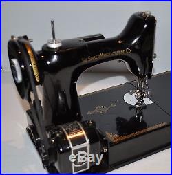221-1 SINGER antique Featherweight SEWING MACHINE with Carry Case 1950s