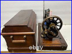 ANTIQUE CAST IRON SINGER 28k HAND CRANK SEWING MACHINE WITH WOODEN CARRY CASE