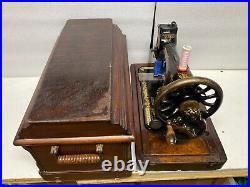 ANTIQUE CAST IRON SINGER 28k HAND CRANK SEWING MACHINE WITH WOODEN CARRY CASE