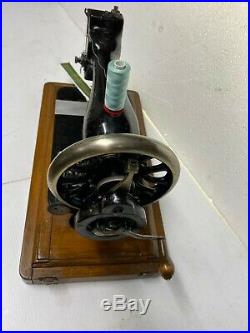 Antique Original Singer 28k Cast Iron Hand Crank Sewing Machine & Carry Case