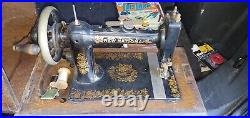 Antique Vintage New National Cast Iron Hand Crank Sewing Machine With Carry Case