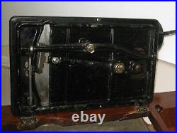 Antique Vintage New National Cast Iron Hand Crank Sewing Machine With Carry Case