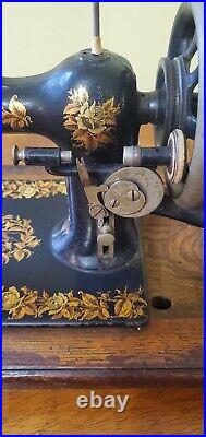 Antique Vintage New National Cast Iron Hand Crank Sewing Machine With Carry Case