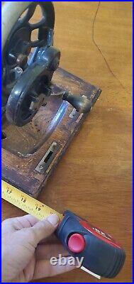 Antique Vintage New National Cast Iron Hand Crank Sewing Machine With Carry Case