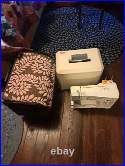 Bernina 1260 Quilter's Sewing Machine with Hard Case, Travel Case, and Pedal