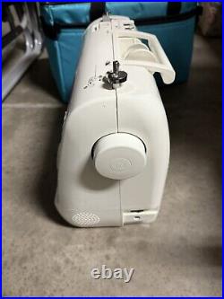 Brother Project Runway Innov-is 40 Sewing Machine Limited Edition WithCase Extras