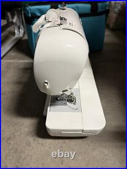 Brother Project Runway Innov-is 40 Sewing Machine Limited Edition WithCase Extras