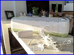 Cricut Explore (CXPL001) Electronic Craft Cutting Machine (with Carrying Case)