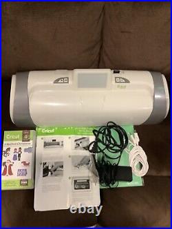 Cricut Expression 2 Cutting Machine + Carrying Bag and XMAS Cartridge CREX002