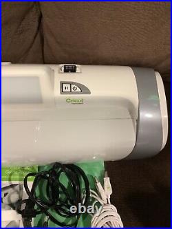 Cricut Expression 2 Cutting Machine + Carrying Bag and XMAS Cartridge CREX002