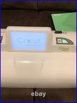 Cricut Expression 2 Cutting Machine + Carrying Bag and XMAS Cartridge CREX002