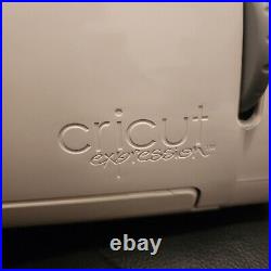 Cricut expressions With Carrying Bag