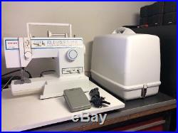 FC32F5 Singer Electric Sewing Machine Model 5932 / W pedal & Carry Case