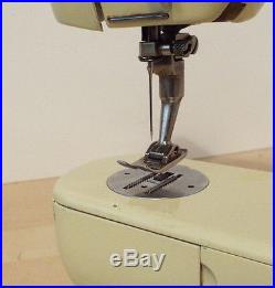 Fine Bernina 700 Free Arm Zig zag Sewing Machine with Accessories/Carrying Case