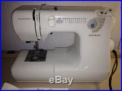 JANOME Jem Gold 660 Mechanical Sewing Machine with Carrying Case Nice