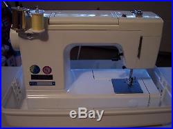 Janome model L392 Sewing Machine with carrying case. VGC