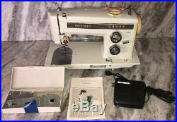 Kenmore Sewing Machine 158.13570 Heavy duty With samples+carrying case (N03A)