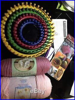 Knifty Knitter 4 rings looms- needle- pick- w /carrying case Provo Craft