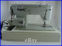 LQQK Universal Sewing Machine Model k-200 With Carrying Case (TESTED)