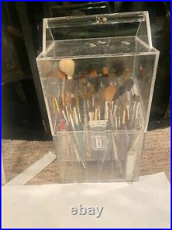 Lot of Artist Brushes in acrylic storage carrying case bet 70-80ps