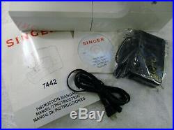 NEW Singer 7442 Electric Sewing Machine with Manual, CD and Carrying Case
