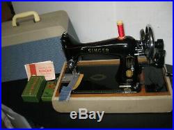 ORIGINAL SINGER 99k HAND CRANK SEWING MACHINE WITH WOOD CARRY CASE & ACCESSORIES
