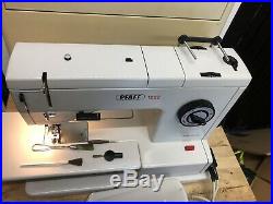 PFAFF 1222 SEWING MACHINE WITH CARRYING CASE AND PEDAL READ DESCRIPTION Please