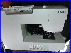 PFAFF Hobby 1142 Sewing Machine German Design withPedal and case