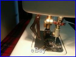 Pfaff 1222 Steel sewing machine With Pedal & Hard Shell Carry Case