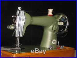 Retro Greeny Color Cast Iron Hand Crank Sewing Machine With Carry Case