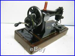 SINGER 15k HAND CRANK SEWING MACHINE WITH BENT CARRY CASE & ACCESSORIES