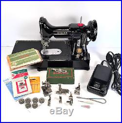 SINGER 222 222k Featherweight Sewing Machine w Carry Case & Accessories110v'54
