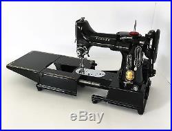 SINGER 222K Featherweight Sewing Machine w Carry CaseAccessoriesFeet110v1955