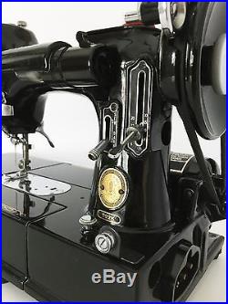 SINGER 222K Featherweight Sewing Machine w Carry CaseAccessoriesFeet110v1955