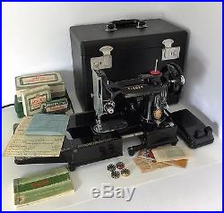 SINGER 222K Featherweight Sewing Machine w Carry CaseAttachmentsFeet110v1955
