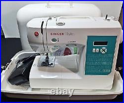 SINGER 7258 Computerized Sewing Machine & carryIng case OPEN BOX