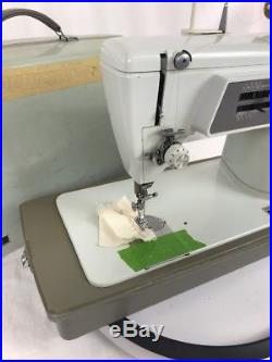 SINGER Touch & Sew Model 600 Sewing Machine withPedal & Carrying Case