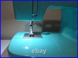 Singer 3223G Simple Sewing Machine Mechanical Green Tested with Carrying Case