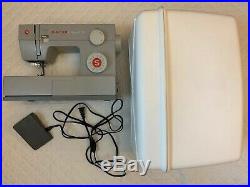 Singer 4423 Mechanical Heavy Duty Sewing Machine & White Plastic Carrying Case