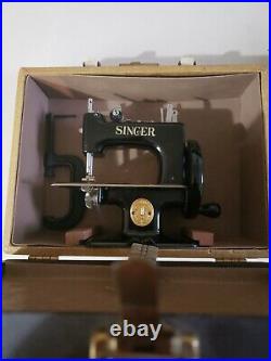 Singer Child's Sewing Machine Sewhandy Carrying Case Great Condition