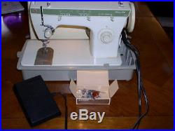 Singer Fashion Mate Model 252 Sewing Machine in Carrying Case