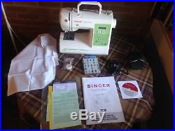Singer Fashion mate 7256 with carrying case