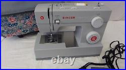 Singer Heavy Duty 44S Sewing Machine 23 Built-In Stitches Carry Case/Roller Bag
