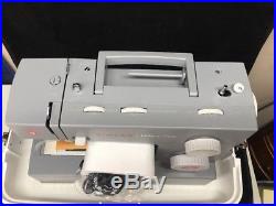 Singer Heavy Duty Professional Sewing Machine 4432 Carrying Case MINT