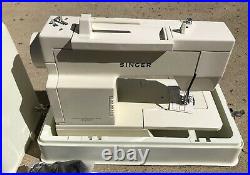 Singer Merritt DX2C Sewing Machine (Singer 2517) withManual Foot Pedal Carry Case
