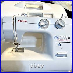 Singer Portable Domestic Home Sewing Machine with carrying case