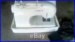Singer Sewing Machine 5160 C Model with carrying case works good