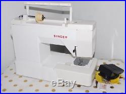 Singer Sewing Machine 9410 zigzag free arm+carrying case+samples (D77)