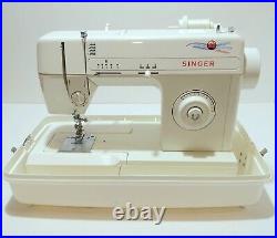 Singer Sewing Machine Model 2517C with pedal 130V w Carrying Case