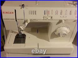 Singer Sewing Machine, carrying case & attachment and Small carrying pouch